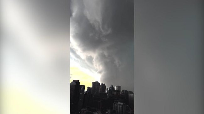 Nedbezpečné búrky sa prehnali Kanadou, foto: @IslanderLeo/twitter