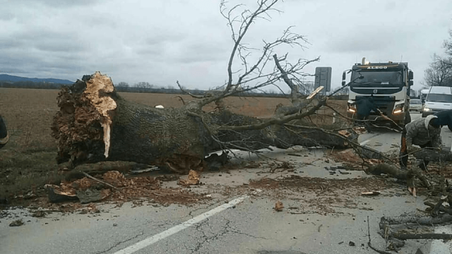 Na západ sa silný vietor vráti zasa dopoludnia