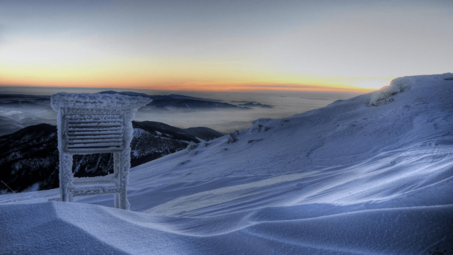 Rakúske Alpy zasiahlo teplé počasie a postaralo sa o jarnú lyžovačku