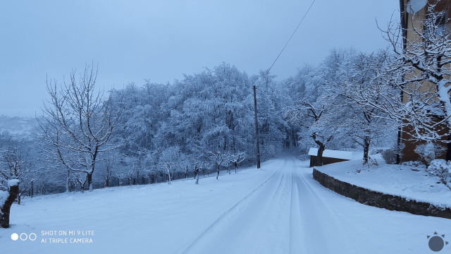FOTO: Západ zasypáva sneh. Pozrite si koľko nasnežilo