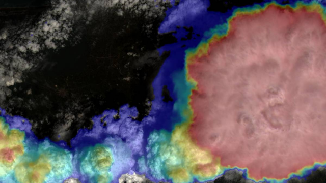 Akú teplotu dosahujú vrcholky búrkových oblakov ?