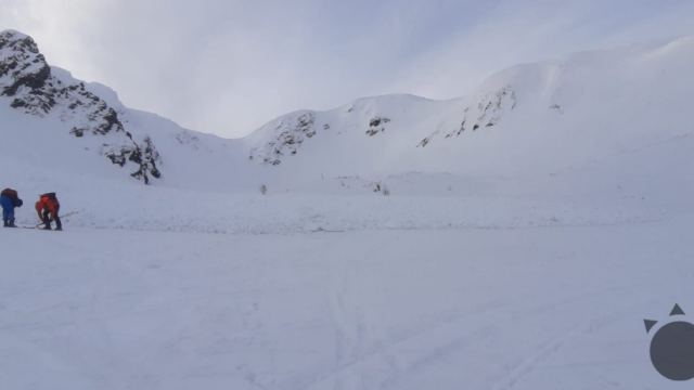 V Tatrách sa spustili dve lavíny. Skialpinisti vyviazli so zraneniami