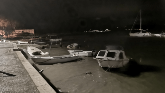 V Chorvátsku vysoké more potopilo niekoľko člnov