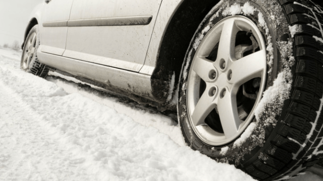 Dnes príde mrznúci dážď aj sneh. Dajte pozor na cestách !