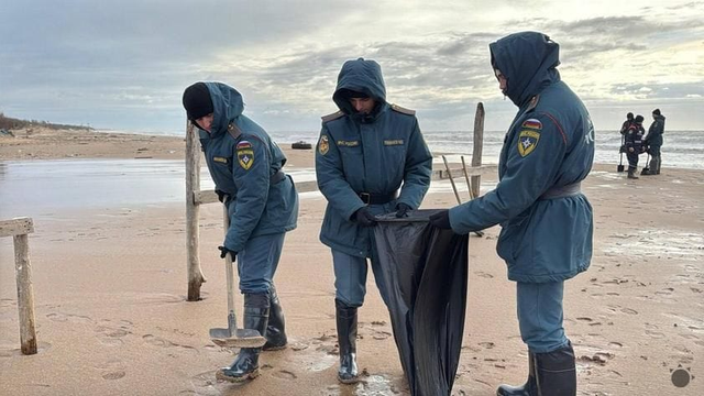 Po nehode dvoch ruských tankerov sú pláže kontaminované obrovským množstvom benzopyrénu