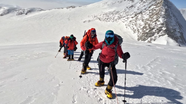 Českí vedci na Antarktíde. Odpočíva sa podľa počasia. Pokiaľ je krásny deň, maká sa až do večera
