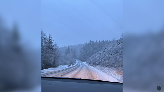 Na Slovensku okrem dažďa aj sneží. Vodiči hlásia problémy na cestách. Kde napadne najviac snehu?