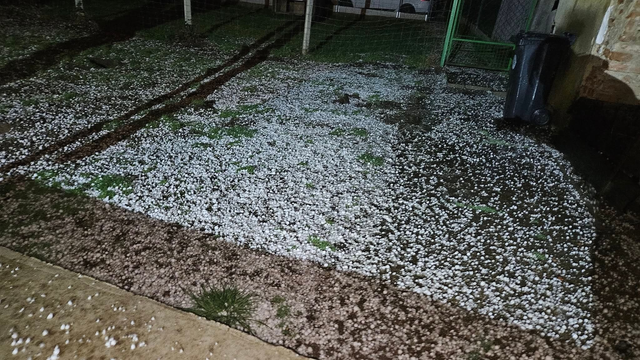 Na Slovensku úradujú búrky, tie prinášajú aj KRUPOBITIE