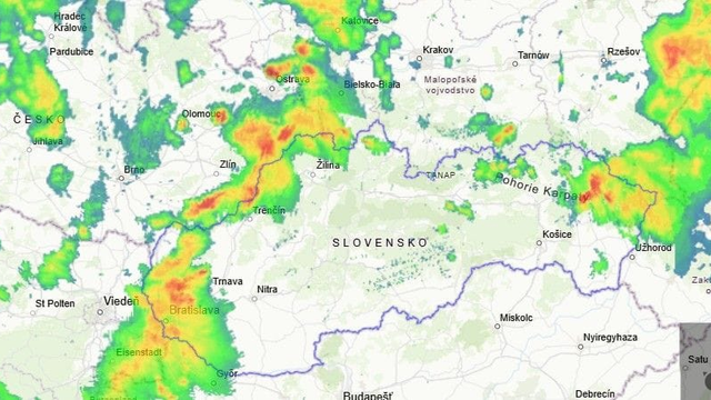 Búrkový systém, ktorý postupuje pácha škody. Potvrdil sa aj downburst
