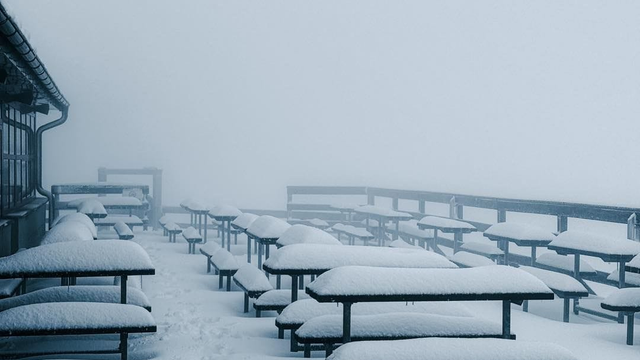 FOTO: Májové prekvapenie. Hory sa opäť obliekli do biela