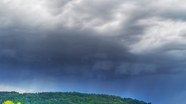 Najsilnejšie búrky máme na východe. Javia aj supercelárne črty