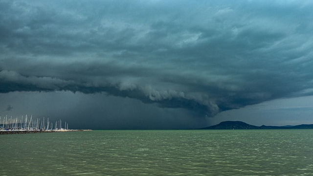 Supercely prinášajú SKAZU. Vietor dosiahol až 100 km/h