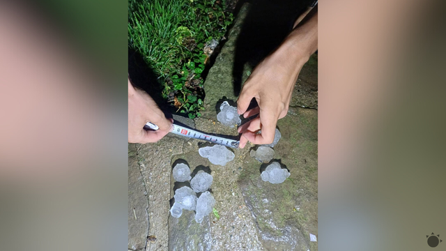 Česko zasiahli najsilnejšie búrky tohto roka. Krúpy dosahovali priemer aj 7 centimetrov