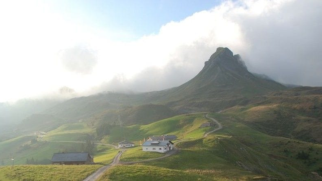 Búrky, ktoré sa blížia k Slovensku, zabili už troch ľudí. Zasiahol ich blesk