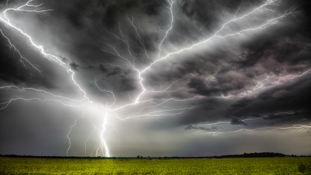 AKTUÁLNE: Prvé búrky sú už tu. Dnes sa môžu vyskytnúť aj supercely