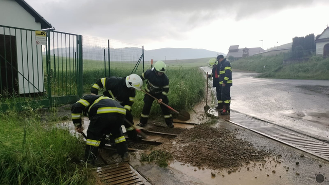 Slovensko zajtra taktiež zasiahnu silné búrky