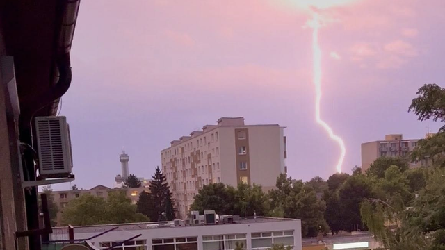 BÚRKY: Na Morave je stále bez prúdu 7 000 domácností. Na Slovensku sú výpadky minimálne