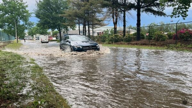 Od západu prší, no popoludní pozor aj na búrky