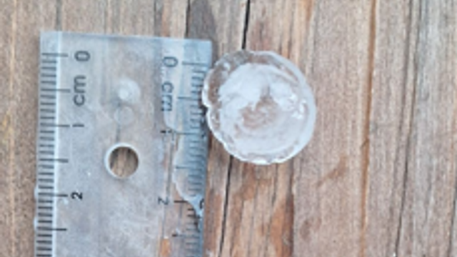 Búrky na Slovensko prinášajú krupobitie, ale aj intenzívne zrážky, ktoré zasiahli viaceré regióny