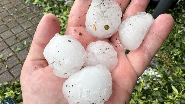 FOTO: Lyžiarske strediská Kitzbühel aj Zillertal zasiahlo masívne krupobitie