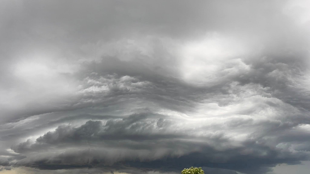VIDEO: Búrky sa rútia ďalej na severovýchod, takéto extrémne počasie prinášajú