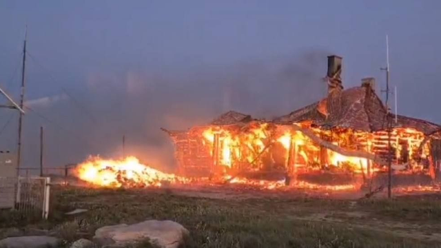 Zhorela významná meteorologická stanica. Počasie skazu urýchlilo