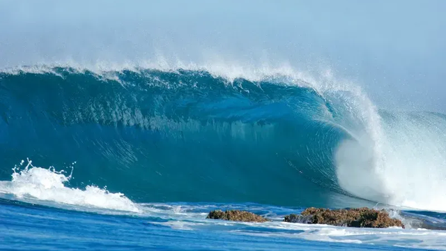 VIDEO: Tsunami zaplavilo pobrežie havajského ostrova, VÝSTRAHY sa menia
