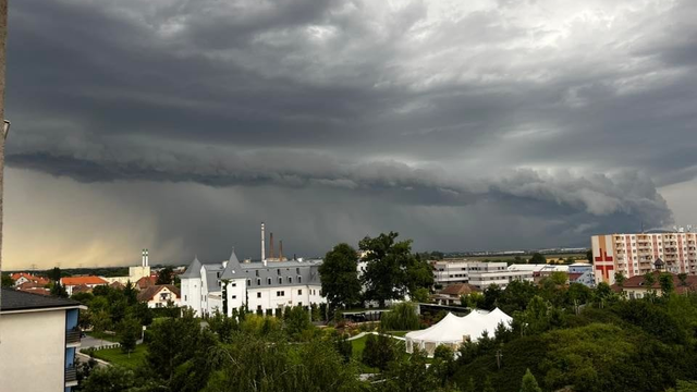 Búrková vlna sa dostáva až na východ. Cez západ postupuje ďalšia