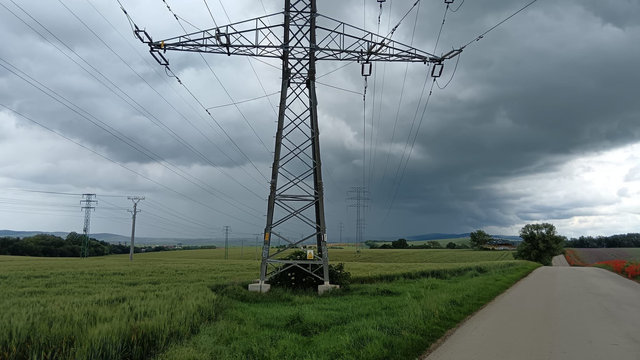 Kade prešla búrka, tam sú bez elektriny. Bez elektriny sú v týchto lokalitách