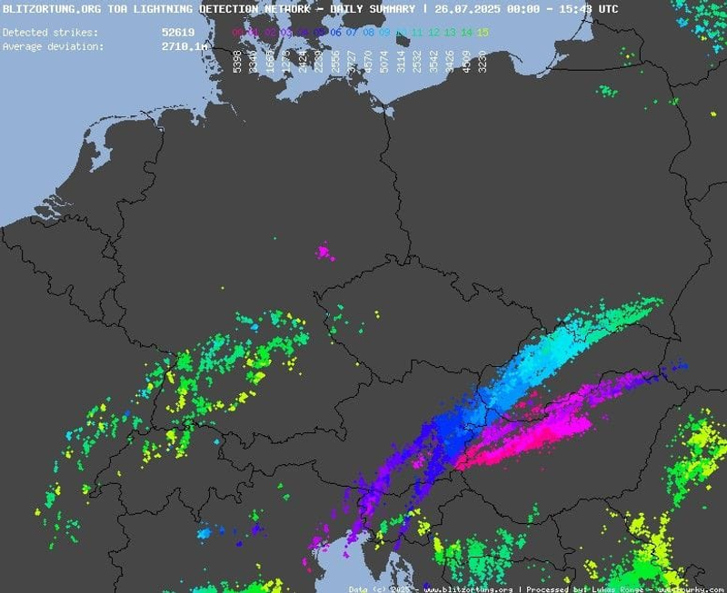 aktuálne zaznamenané blesky, zdroj: blesky.bourky.cz