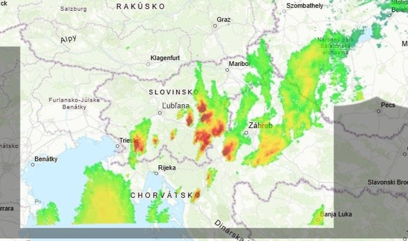 nad Slovinskom vznikajú silné búrky