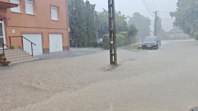 Extrémne zrážky a bleskové povodne: Níž komplikuje život aj v Maďarsku