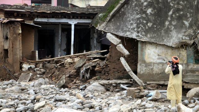 Povodne zabili stovky ľudí a zničili celé dediny