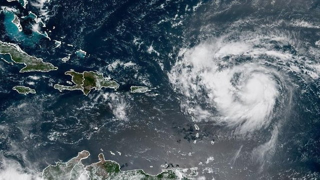 Prvý hurikán sezóny naberá na sile: Prinesie ničivý vietor a dážď