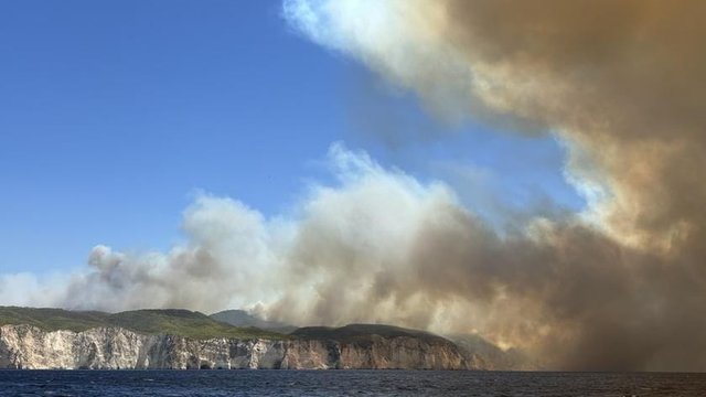 Dovolenkujúci, pozor: Horia tieto dva grécke ostrovy. Nariadená je evakuácia