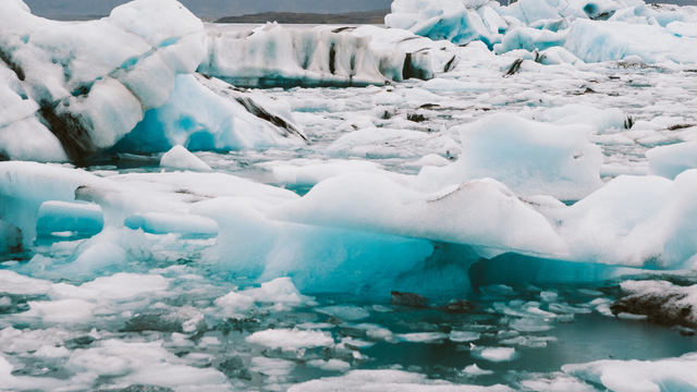 Evakuácia na Aljaške. Nad hlavným mestom sa pretrháva ľadovec