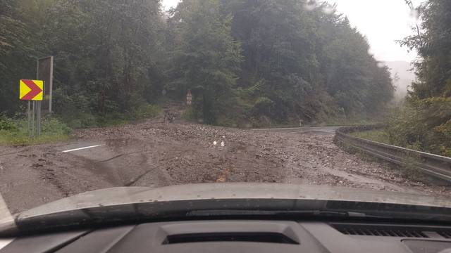 Na Turci sú cesty plné blata a kameňov. Takúto spúšť narobili intenzívne lejaky