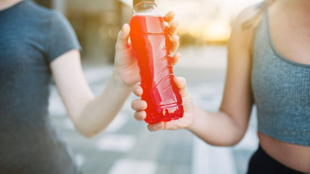 Pijete počas horúčav tieto nápoje? Dávajte si pozor, môže to byť škodlivé