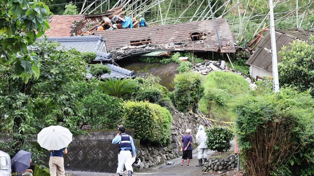 Viac ako 100 000 ľudí sa musí pre silný lejak evakuovať. Hrozí masívny zosuv pôdy