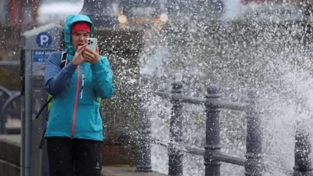 Orkán Floris: Ide o neobvykle silnú víchricu v lete. Vietor presiahol 200 km/h