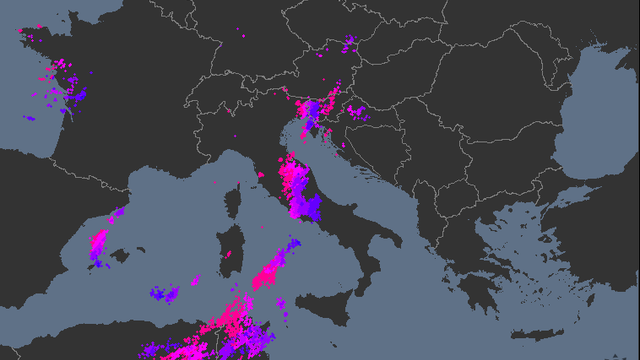 Búrkový komplex v Európe: Blesk udrel do budovy, spôsobil požiar a únik plynu