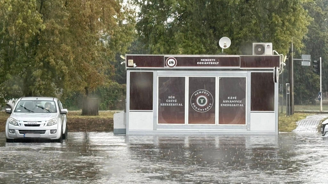 Búrky dnes prichádzajú z juhu. V Maďarsku už voda zaplavuje