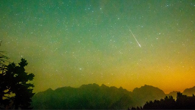 Leto patrí padajúcim hviezdam: Nočnú oblohu teraz rozžiaria obľúbené Perzeidy