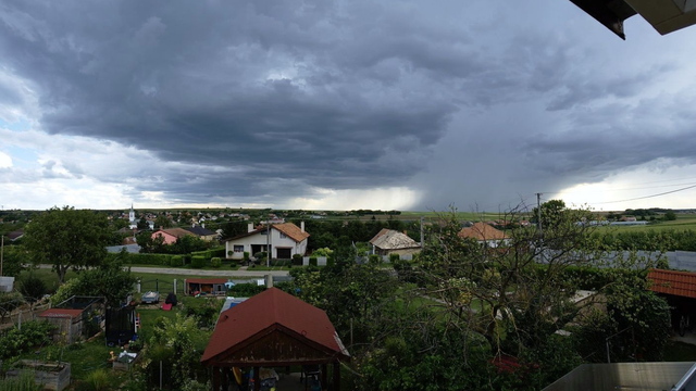 Na západe máme búrky, no výraznejšie búrky čakajte zajtra večer
