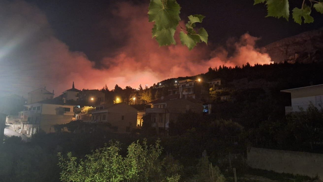 Dovolenkári, POZOR! Split v plameňoch. Jadranská magistrála je na viacerých úsekoch uzavretá