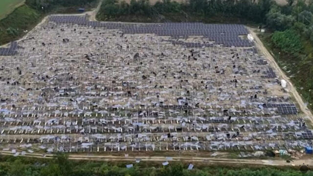 Silný vietor spôsobil škody. Zničil celé pole fotovoltaických panelov