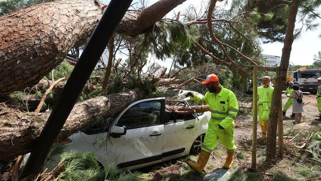 Prudká búrka v Taliansku spôsobila škody. Zasadal krízový štáb