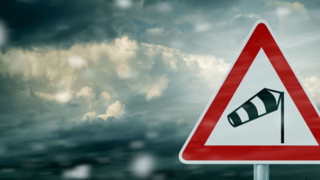 FLORIS: Prvá letná víchrica čoskoro udrie plnou silou. Spojené kráľovstvo je plné výstrah