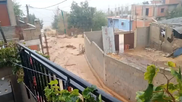 Počasie vyčíňa aj v Alžírsku. Zomreli tri deti