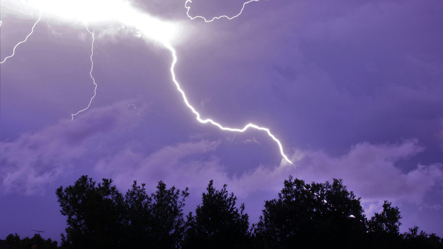 Na Slovensko mieri ďalšia vlna búrok. Po víkende plnom záplav hrozia nové problémy